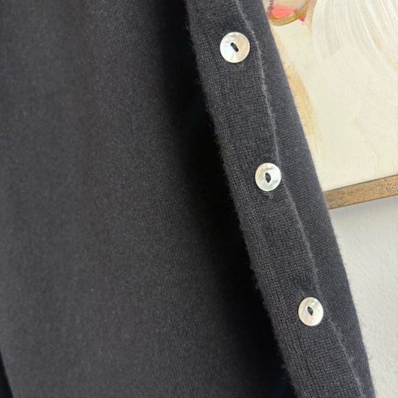 OSPREY by Graeme Ellisdon 100% Cashmere Button Wrap / Poncho – Black - Picture 4 of 6